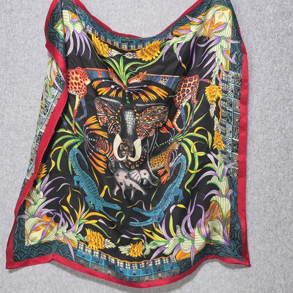 Beautiful Square Scarf - Animal Design - Picture 2 of 7